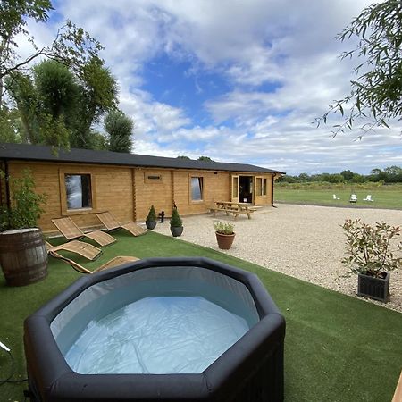Inviting 3-Bedroom Lodge In Ashton Under Hill Evesham Dış mekan fotoğraf