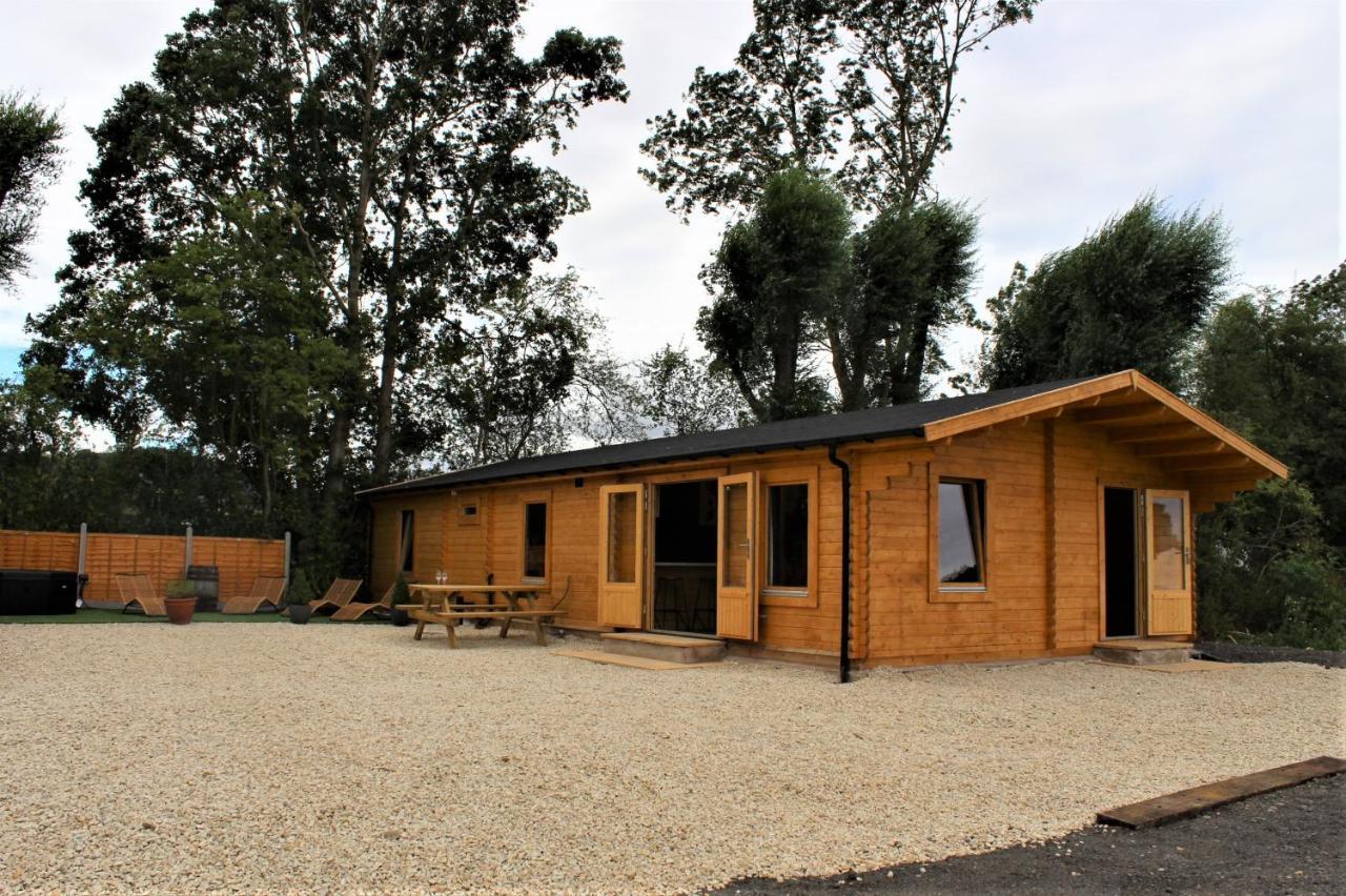 Inviting 3-Bedroom Lodge In Ashton Under Hill Evesham Dış mekan fotoğraf
