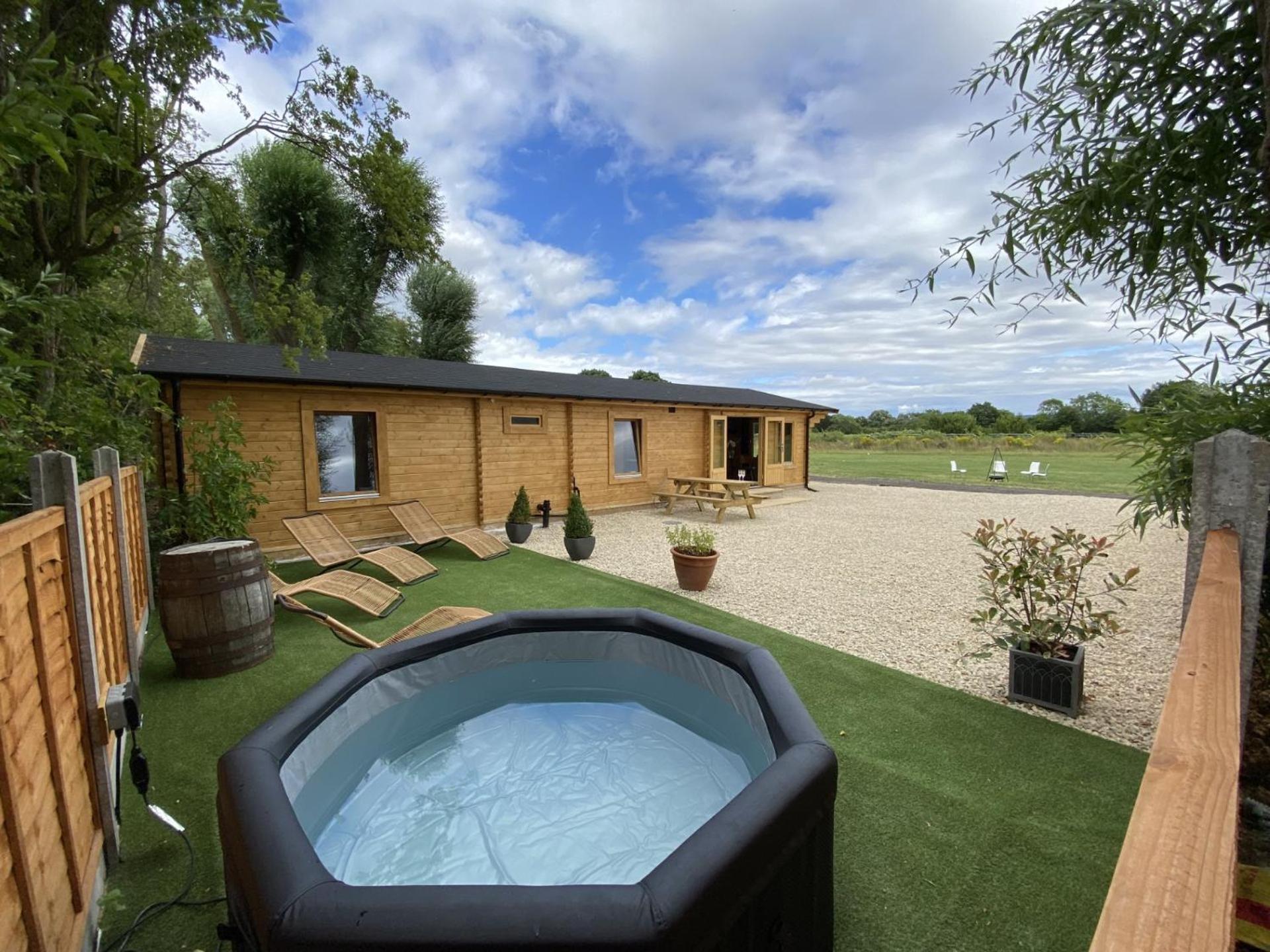 Inviting 3-Bedroom Lodge In Ashton Under Hill Evesham Dış mekan fotoğraf